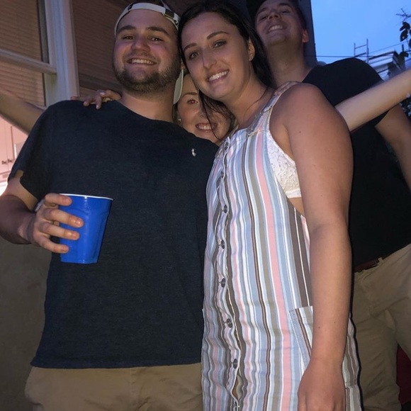 Meet your Posher, Nicole - Picture 3 of 3